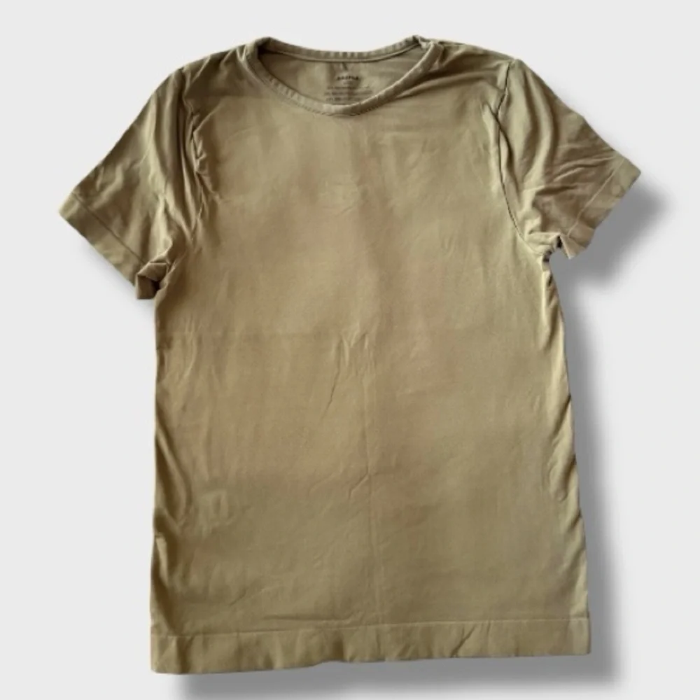 SKIMS Soft Smoothing T-shirt Army Green - M - Picture 2 of 4